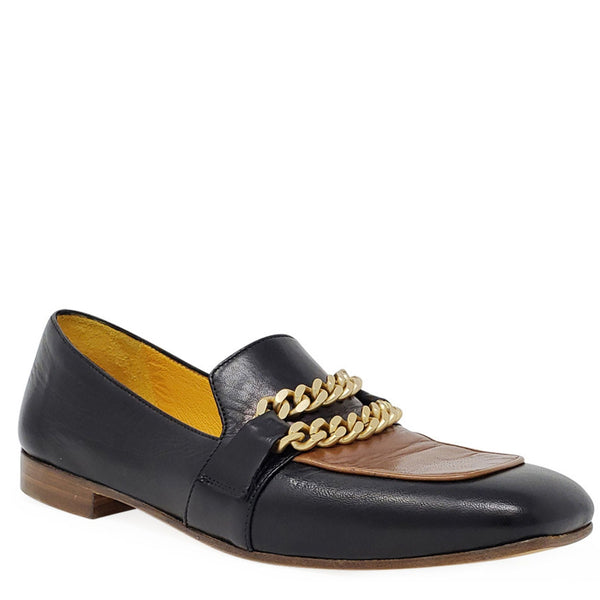 Madison Maison Flat Loafer Blk/Tan featuring a flat chain detail and two-tone leather design.