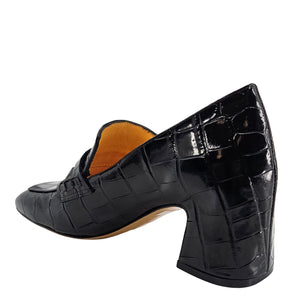 Black crocodile-patterned high-heeled shoe on a white background