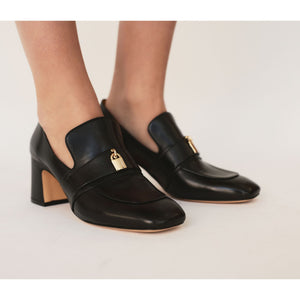 Mocasín con tacón de cerradura de cuero negro