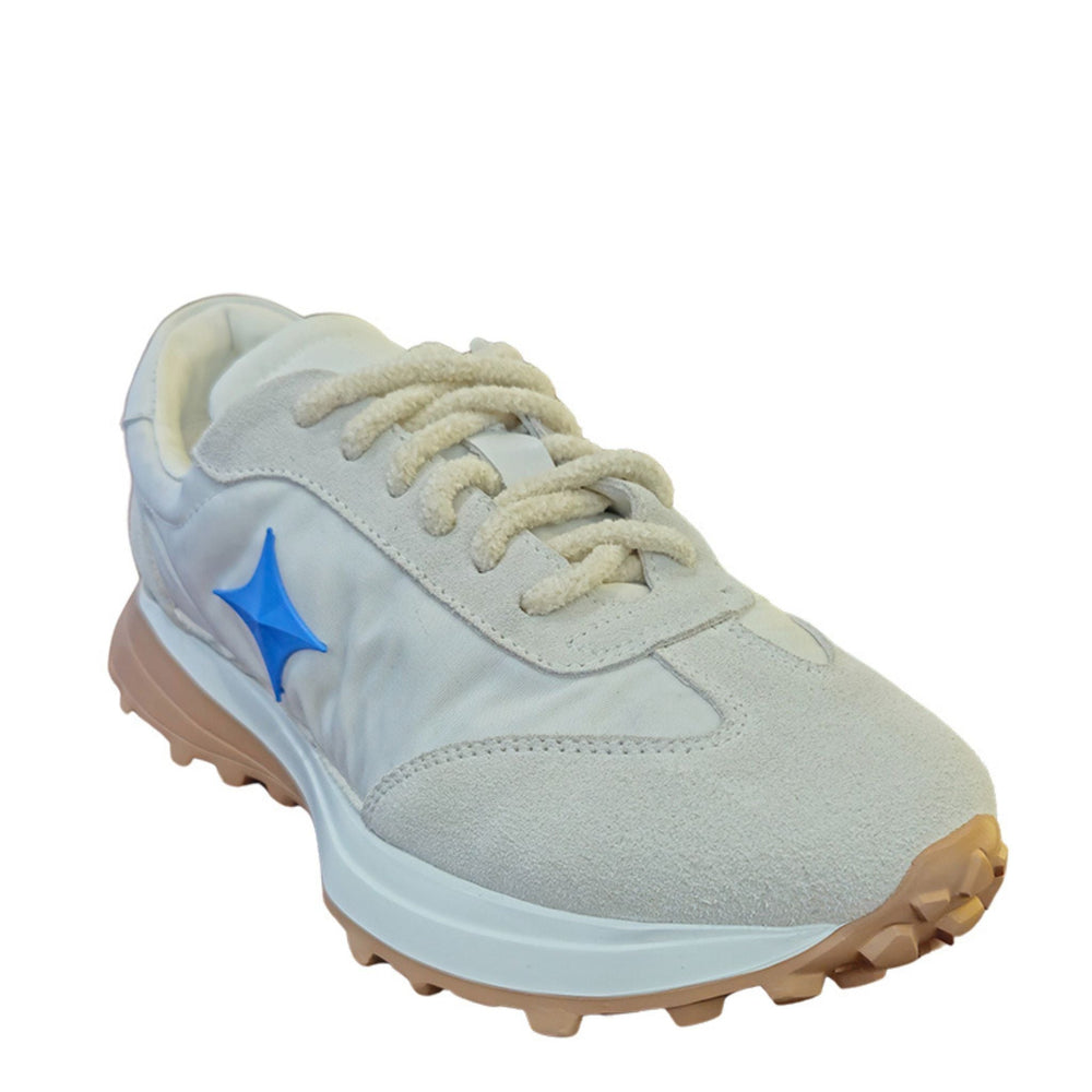 Light blue jogger sneaker with blue star logo, lace-up, cushioned sole