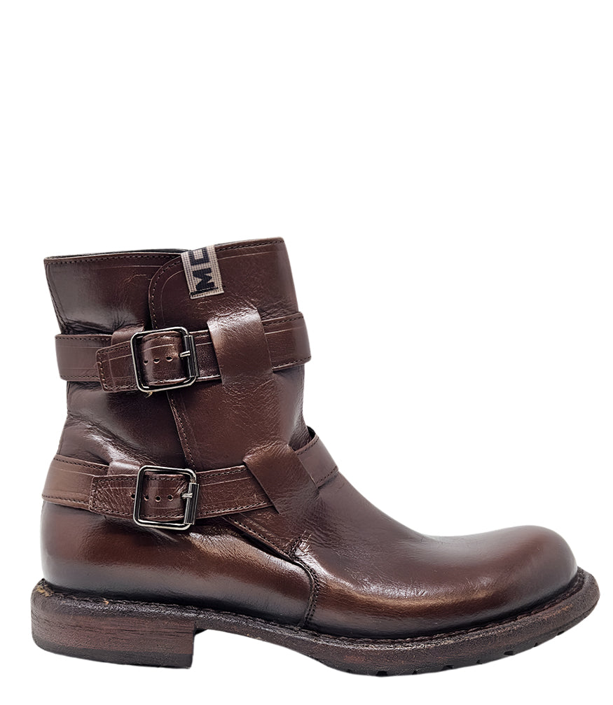 Bota marrón con doble hebilla Moma