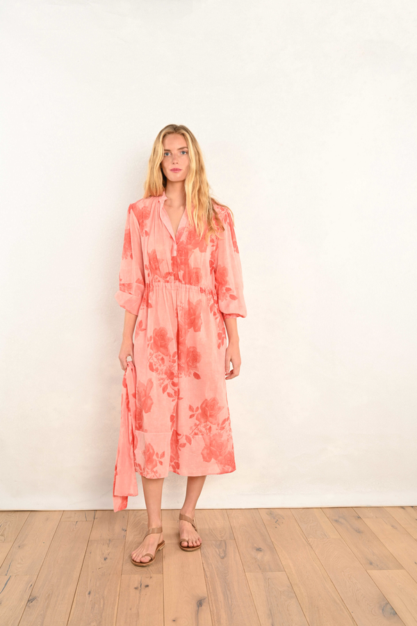 Long Isabelle : Coral Rose Bouquet