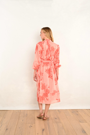 Long Isabelle : Coral Rose Bouquet