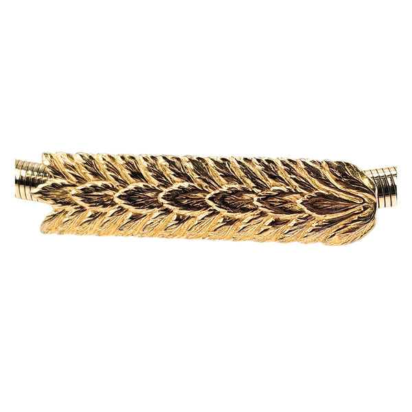 Goldtone wheat-pattern snake belt centerpiece detail with ribbed ends.