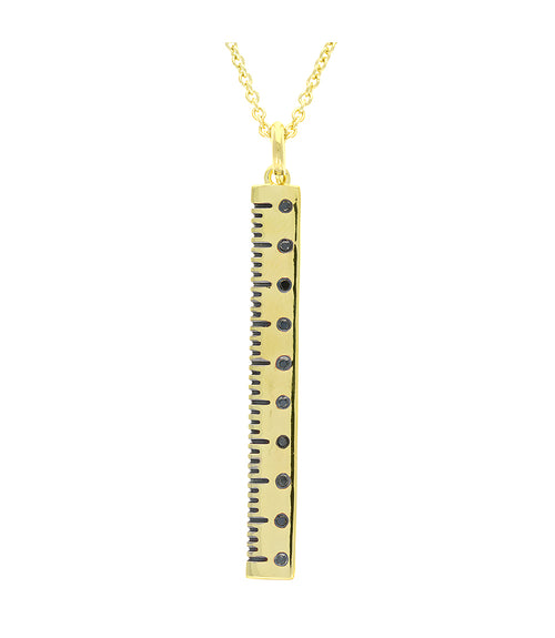 Allane el camino, rompa las reglas con un collar de oro con diamantes negros 
