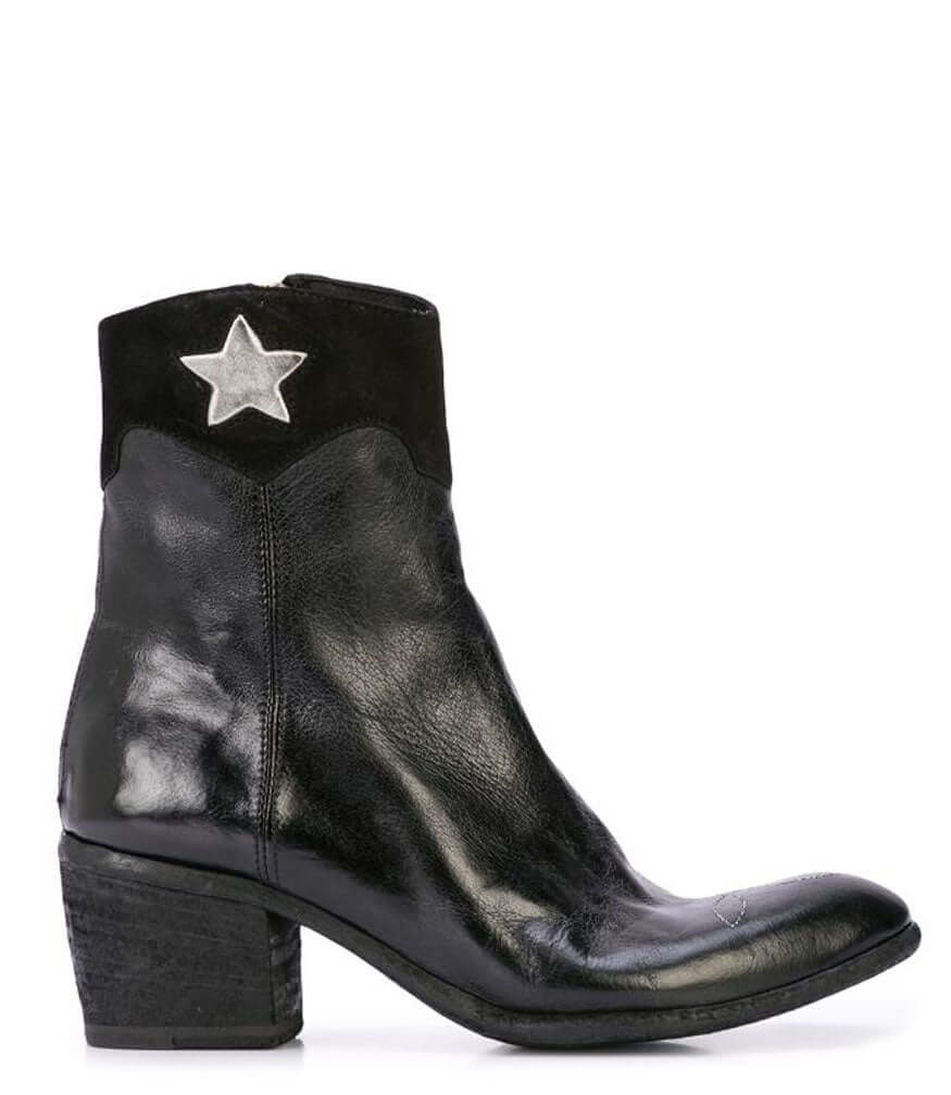 Bota con punta redonda de cuero negro con detalle de estrella plateada
