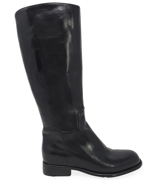 "Knee-high leather boot with structured shaft, rounded toe, and stacked block heel. Designed with minimal stitching and a smooth finish